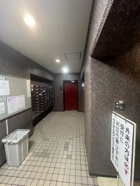 1階共用部（集合ポスト・エレベーターホール）
